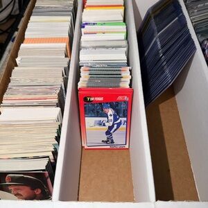 SALE! 100 sports cards!